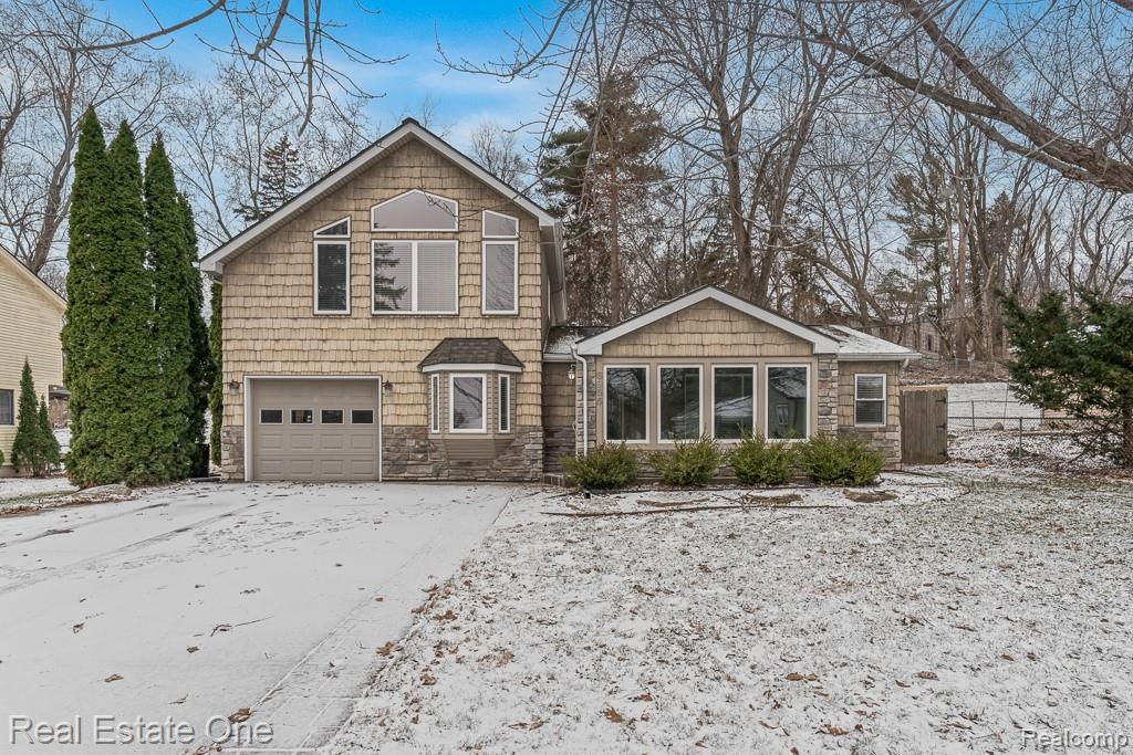 8955 Maplewood Avenue, Clarkston, MI 48348 — front exterior