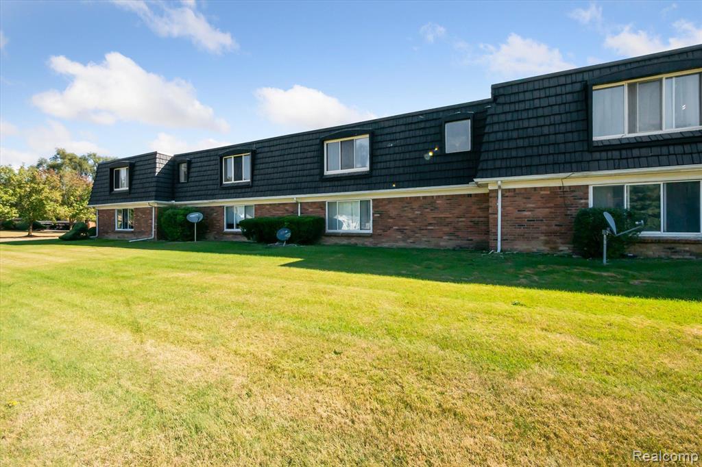 1802 COLONIAL VILLAGE Way, 2, Waterford, MI 48328 — Photo 23