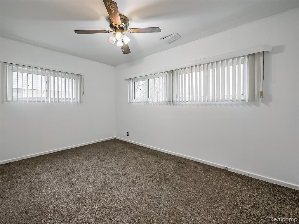 948 E Kalama Avenue, Madison Heights, MI 48071 — Photo 14