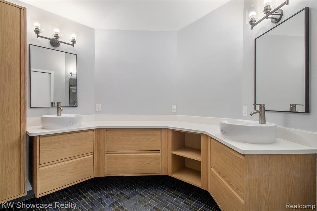 983 ARTDALE, White Lake, MI 48383 — Photo 22