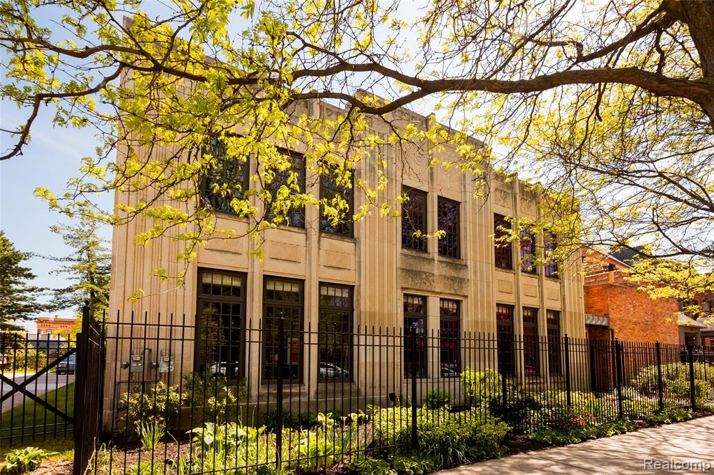 627 W Alexandrine Street, 1, Detroit, MI 48201 — front exterior