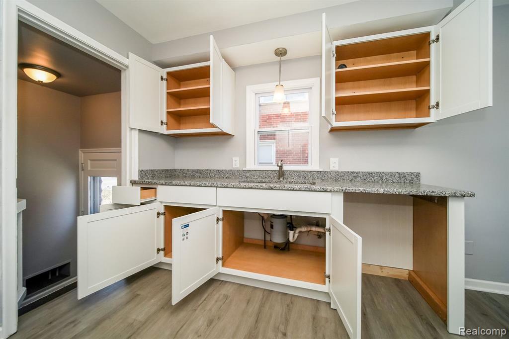 927 CLEOPHUS Parkway, Lincoln Park, MI 48146 — Photo 18