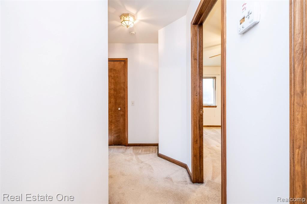 7053 Pershing, Waterford, MI 48327 — Photo 16