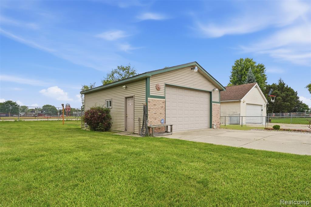 9210 Newburgh Road, Livonia, MI 48150 — Photo 24