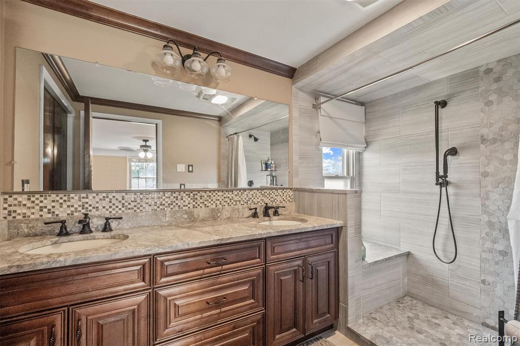 4041 TWIN LAKES Court, Shelby Twp, MI 48316 — Photo 27