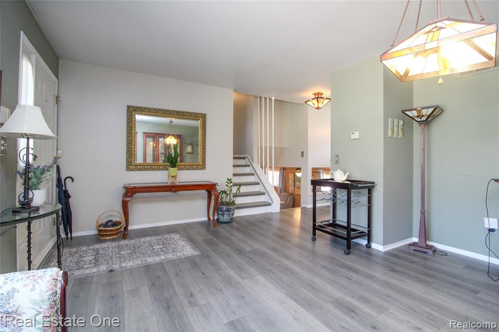 6942 Leslee Crest Drive, West Bloomfield, MI — Photo 5