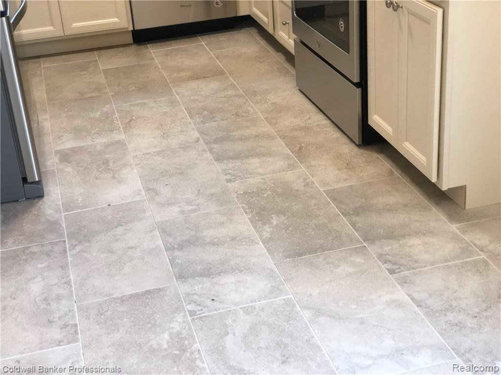 6264 Pepper Hill Street, West Bloomfield, MI — Photo 16