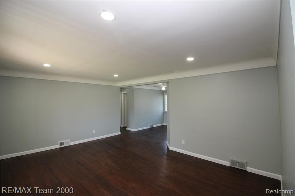 8631 Whitefield Street, Dearborn Heights, MI 48127 — Photo 5