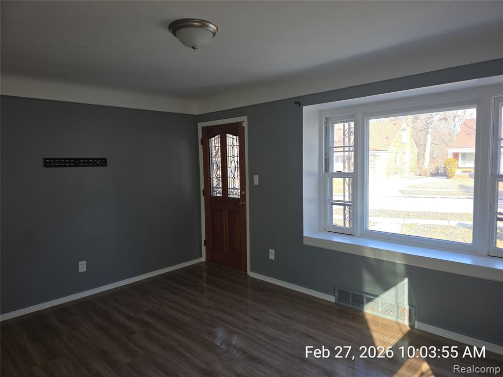 25695 Orchard Drive, Dearborn Heights, MI 48125 — Photo 13