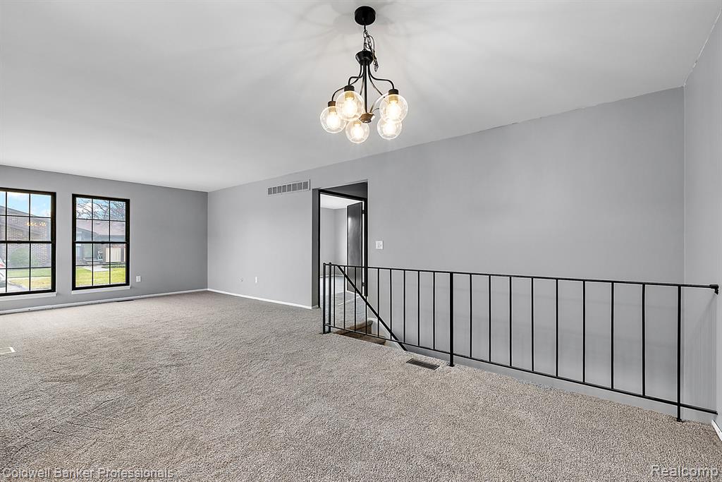 2685 ROUNDTREE Drive, Troy, MI 48083 — Photo 9
