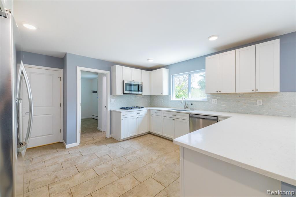 6400 E Highland Road, Howell, MI 48843 — Photo 7