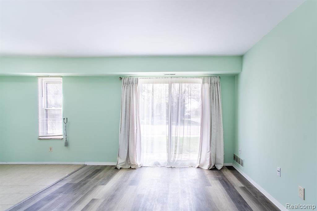31993 W 12 Mile Road, 109, Farmington, MI 48334 — Photo 12