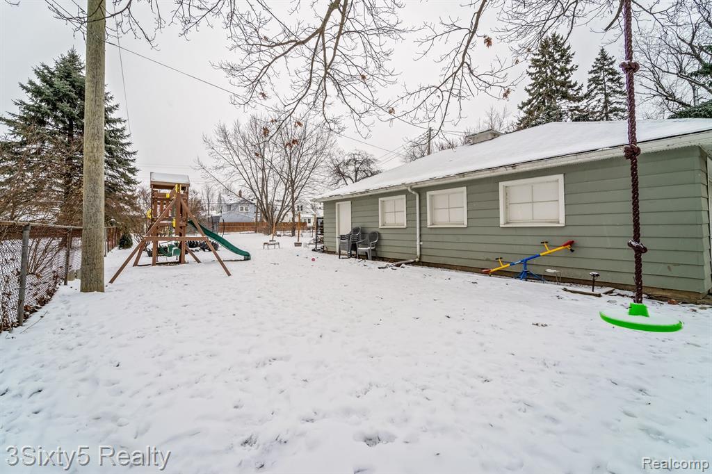 744 RIVERBANK Street, Wyandotte, MI 48192 — Photo 49