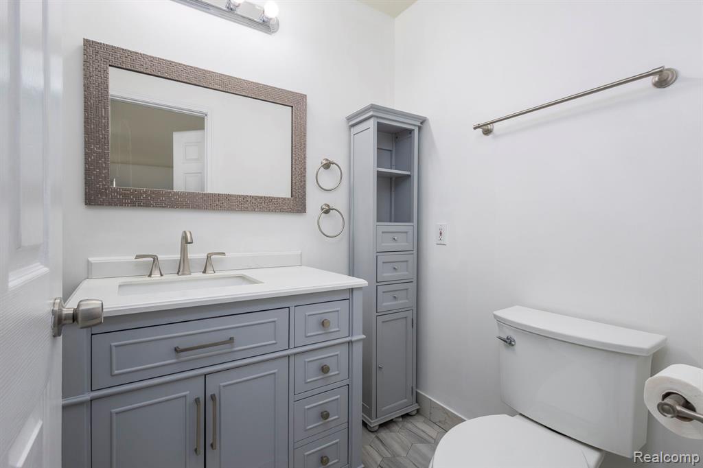 6121 Orchard Lake Road, 102, West Bloomfield, MI — Photo 25
