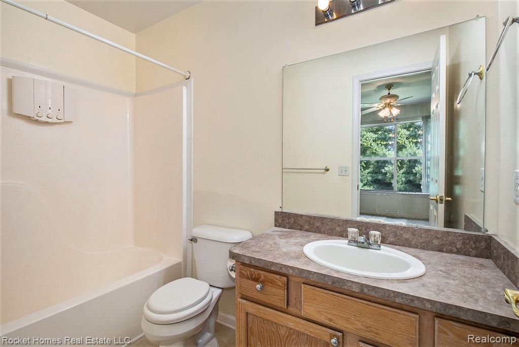 7256 MAPLELAWN Drive, Ypsilanti, MI 48197 — Photo 17