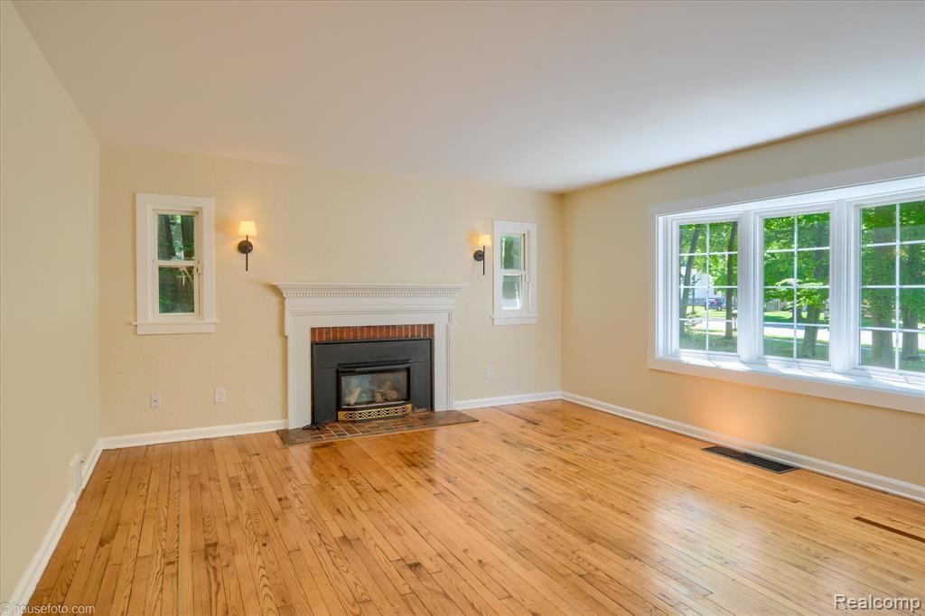 580 N Almont Avenue, Imlay City, MI 48444 — Photo 5