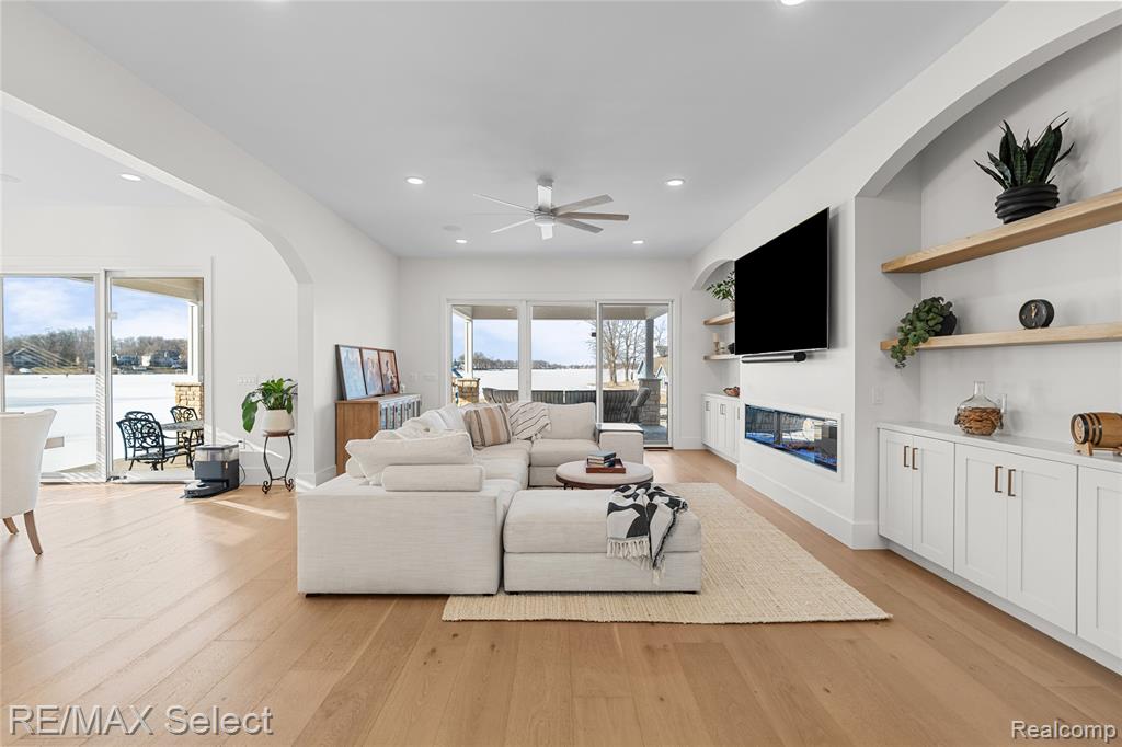 2208 Grove Park Road, Fenton, MI, 48430