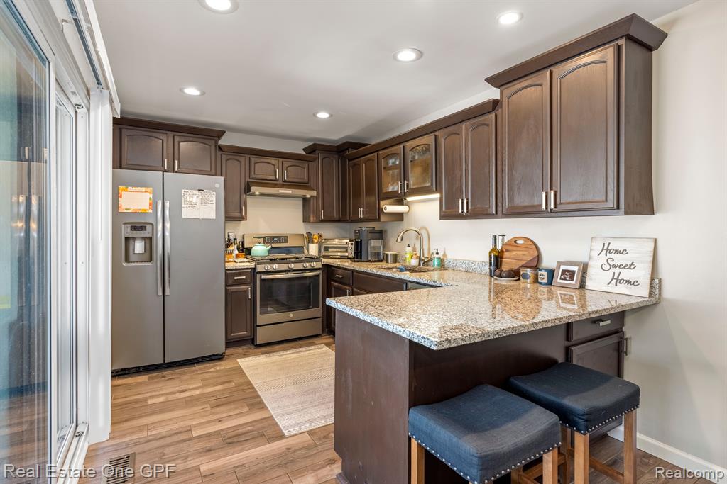 2957 ROUNDTREE Drive, Troy, MI 48083 — Photo 6