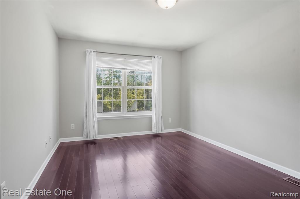 464 Old Pine Way, Walled Lake, MI 48390 — Photo 16