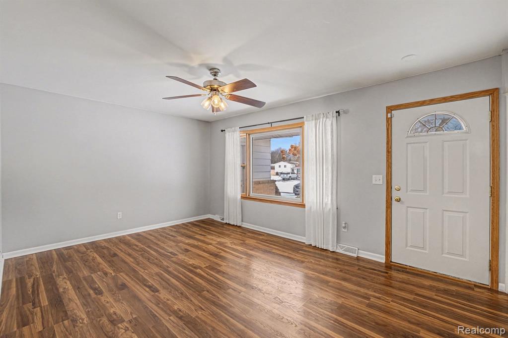 4362 Meadowlark Drive, Grand Blanc, MI 48439 — Photo 5