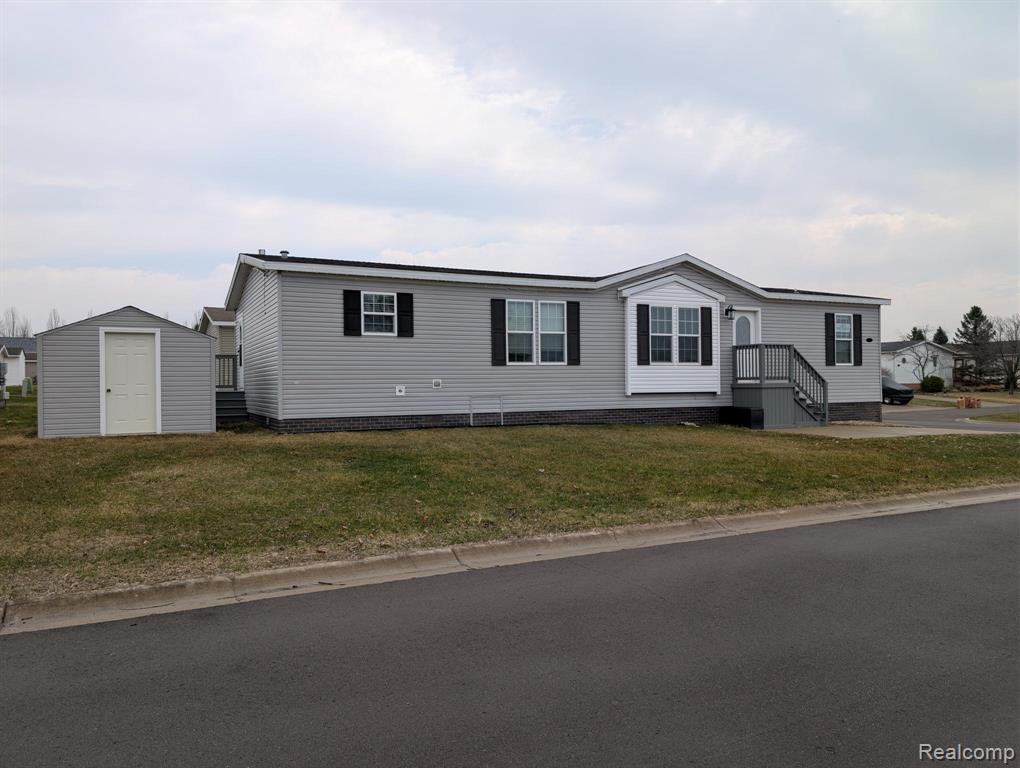 11045 Woodland Ridge Court, South Lyon, MI 48178