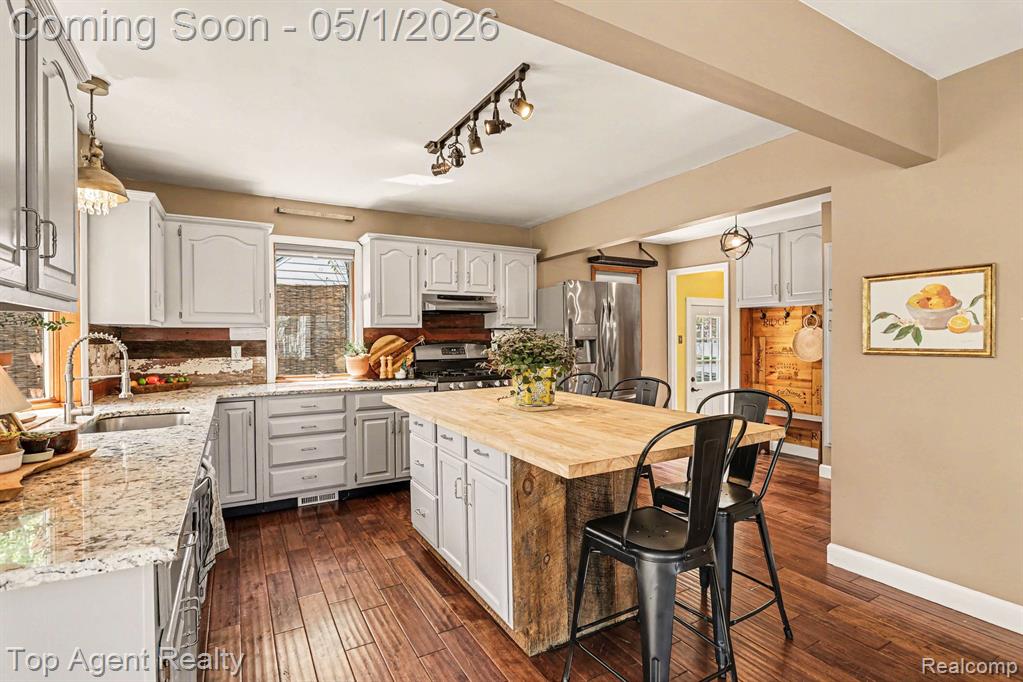 3744 Robina Avenue, Berkley, MI 48072 — Photo 8