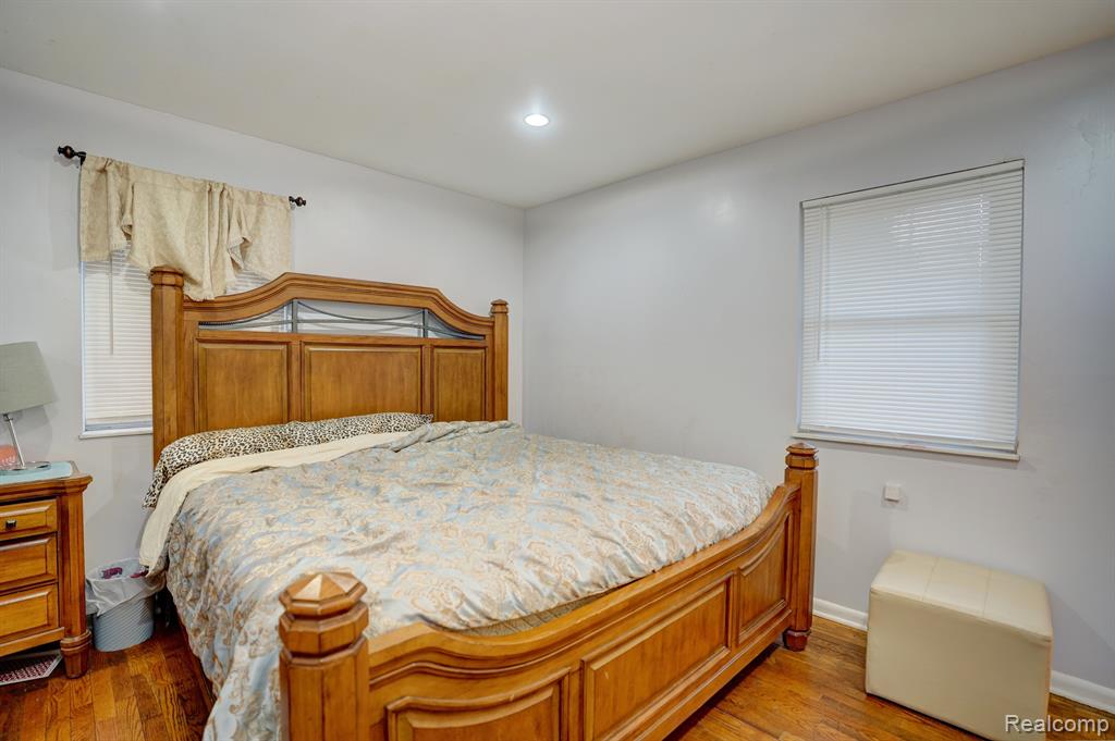 4048 W CARPENTER Road, Flint, MI 48504 — Photo 13