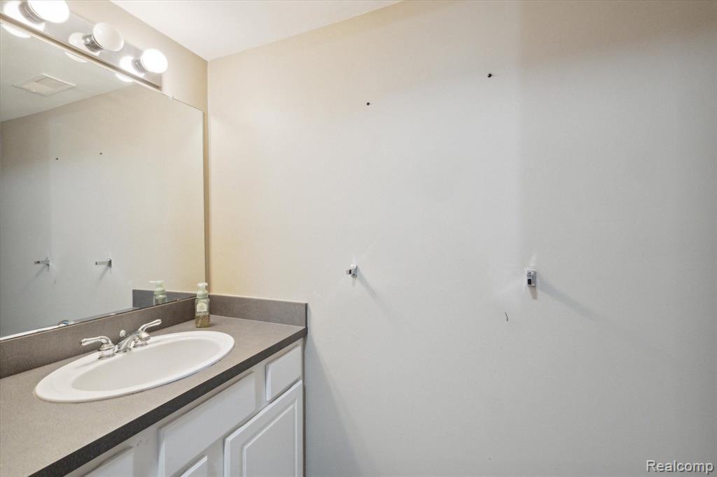 29265 GLEN OAKS Boulevard E, Farmington Hills, MI 48334 — Photo 18