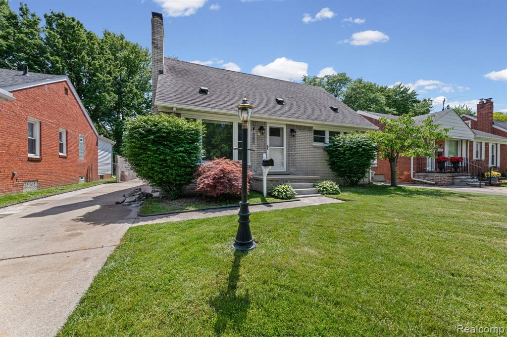 20700 Damman Street, Harper Woods, MI 48225 — Photo 3