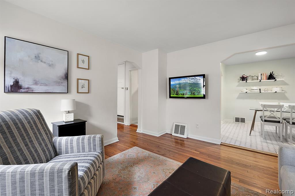 904 N DORCHESTER Avenue, Royal Oak, MI 48067 — Photo 5