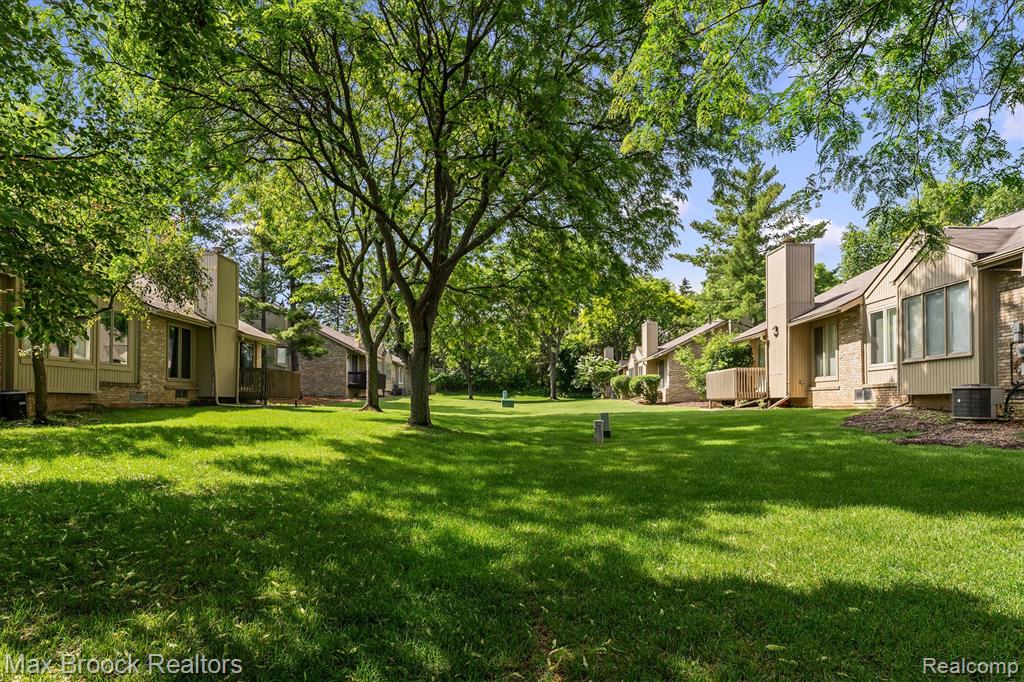 4159 Foxpointe Drive, West Bloomfield, MI 48323 — Photo 40