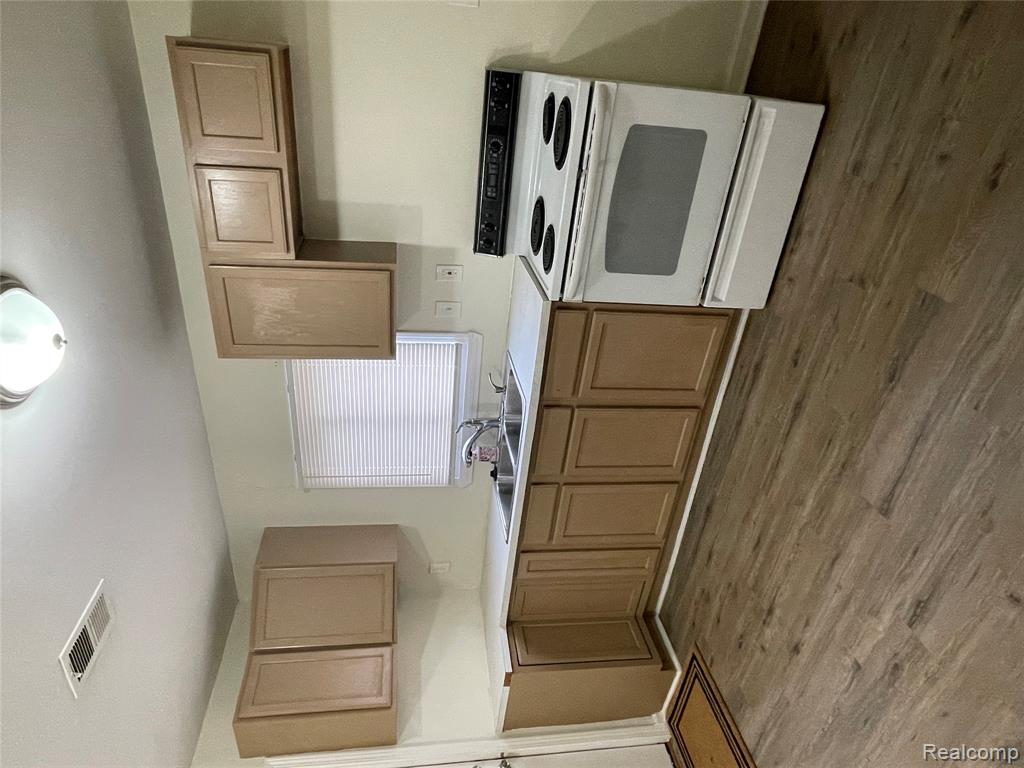7822 Forrer Street, Detroit, MI 48228 — Photo 11