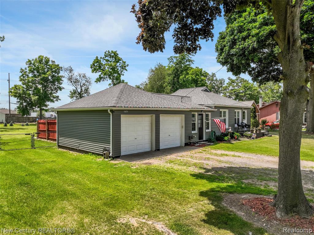 5763 Graves Street, Waterford, MI 48327 — Photo 4