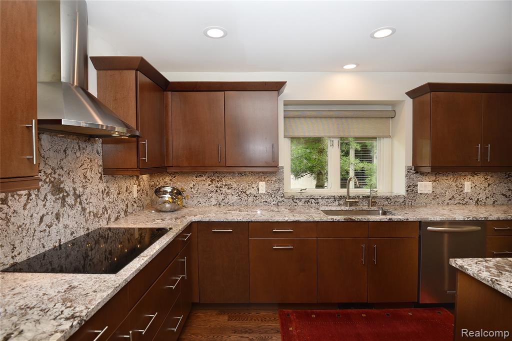 6536 Pleasant Lake Court, West Bloomfield, MI — Photo 17