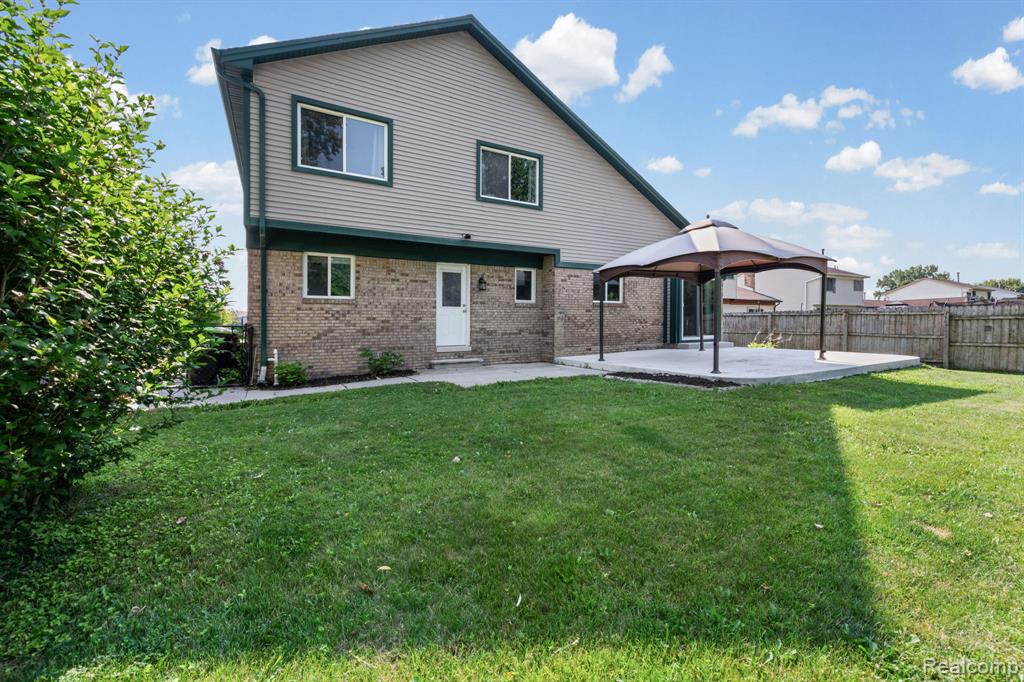 50583 Pembroke Drive, New Baltimore, MI 48047 — Photo 28