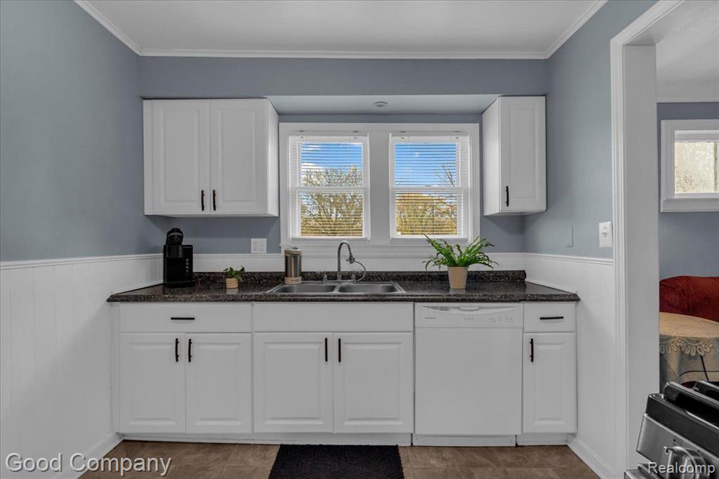 5830 HURON Street, Taylor, MI 48180 — Photo 8