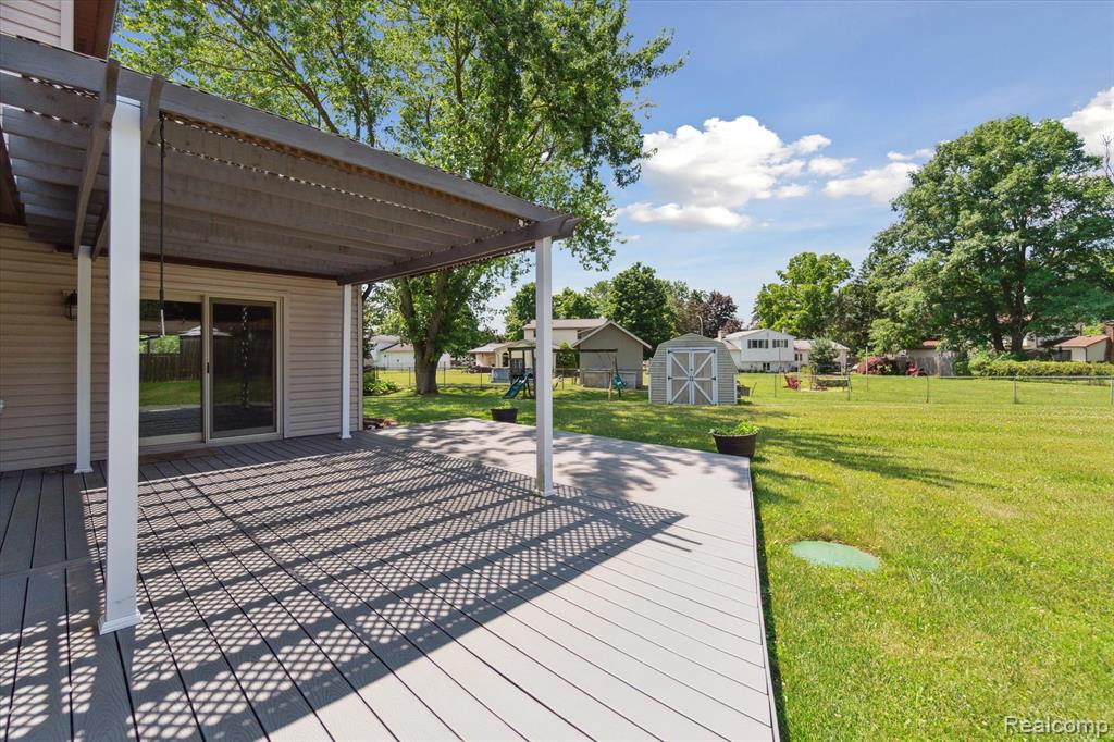 6169 Barker Circle, Waterford, MI 48329 — Photo 29