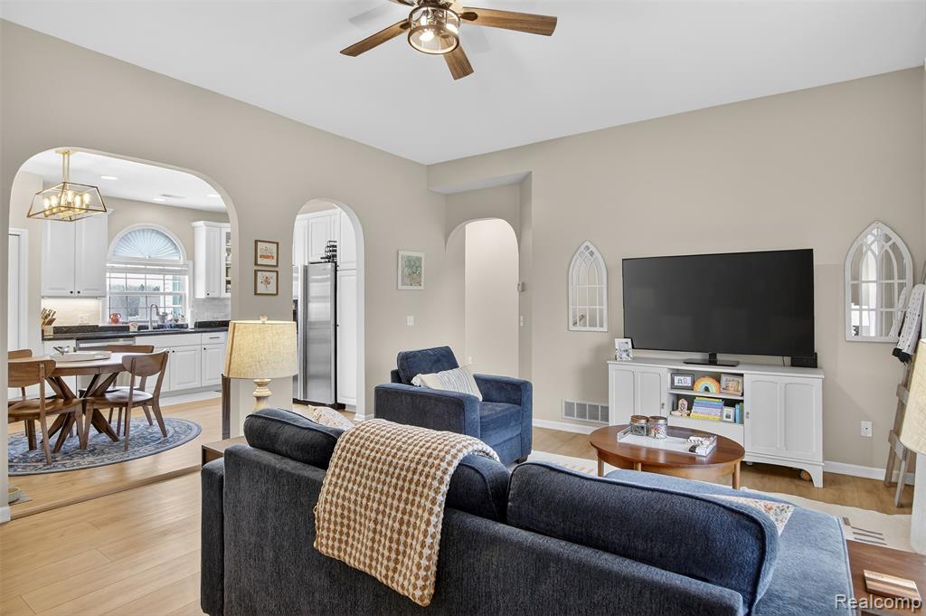 2946 Hunley Drive, Ann Arbor, MI 48105 — Photo 14
