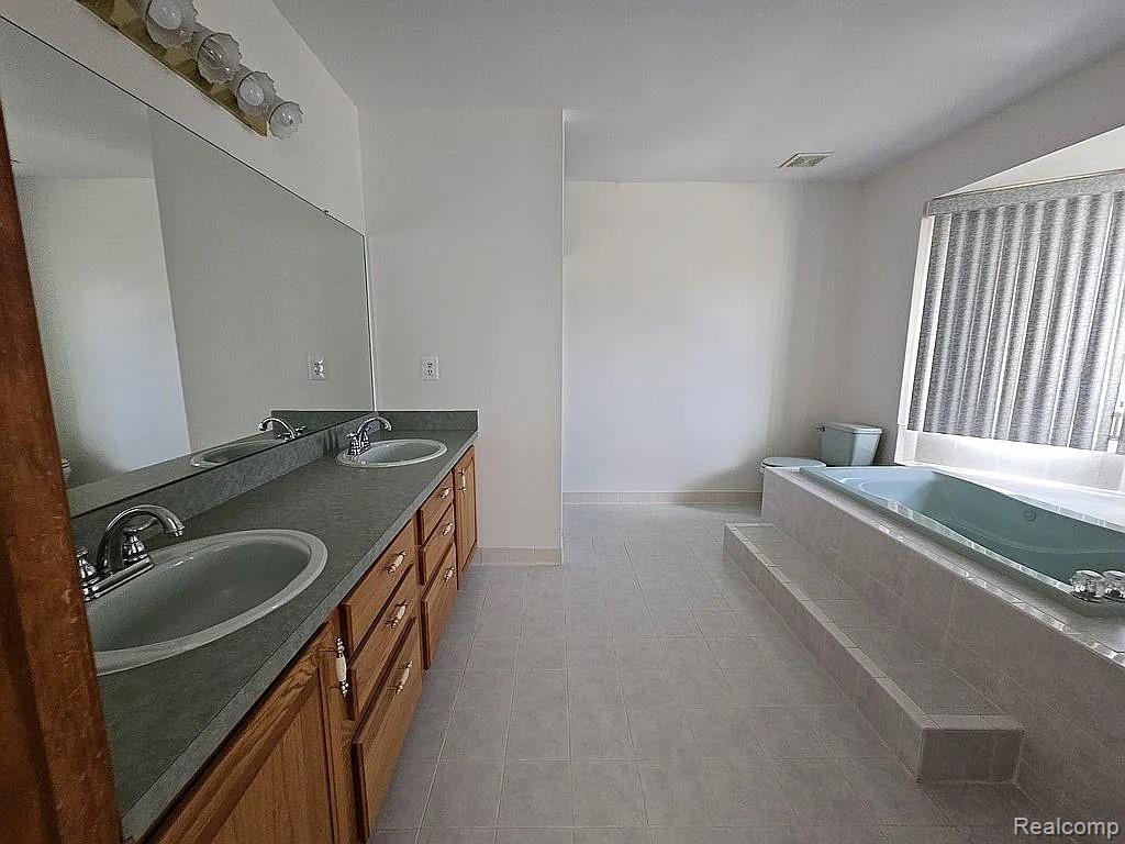 47630 Robins Nest Drive, Utica, MI 48315 — Photo 10