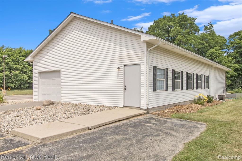 6740 HERBST Road, Brighton, MI 48114 — Photo 6