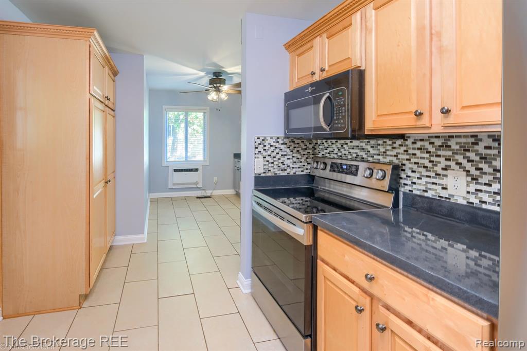 6230 Woodsdale Drive, Grand Blanc, MI 48439 — Photo 25