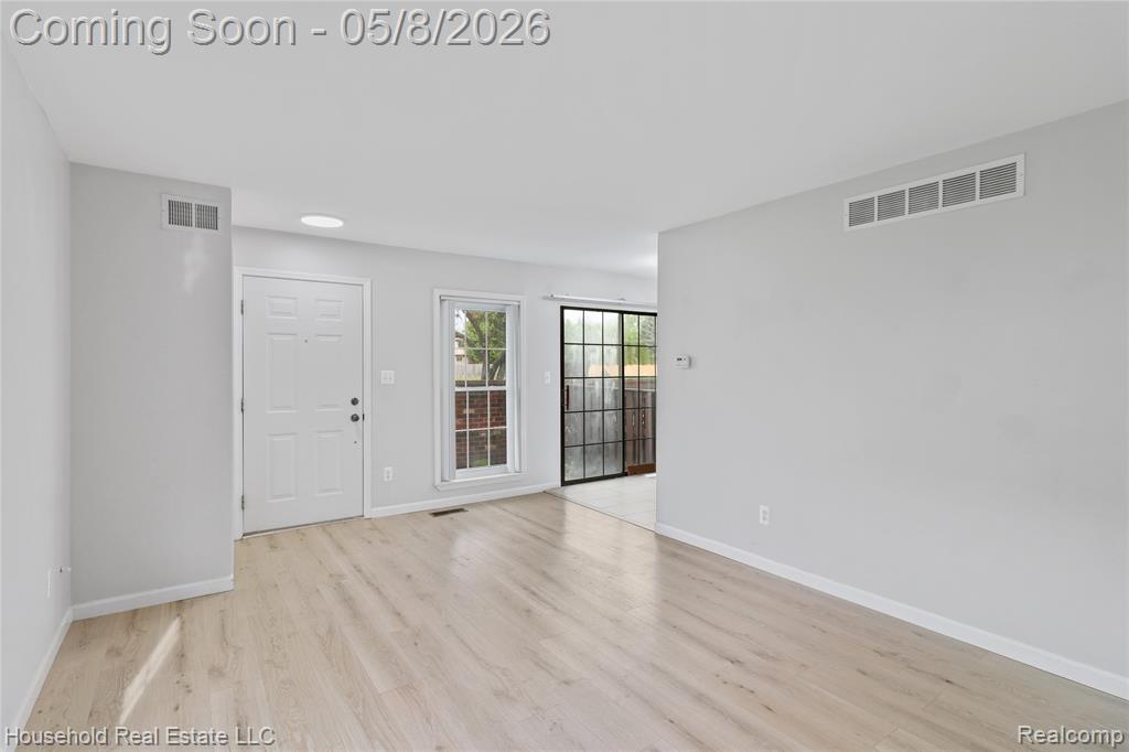 39363 Heatherheath Drive, Clinton Twp, MI 48038 — Photo 2