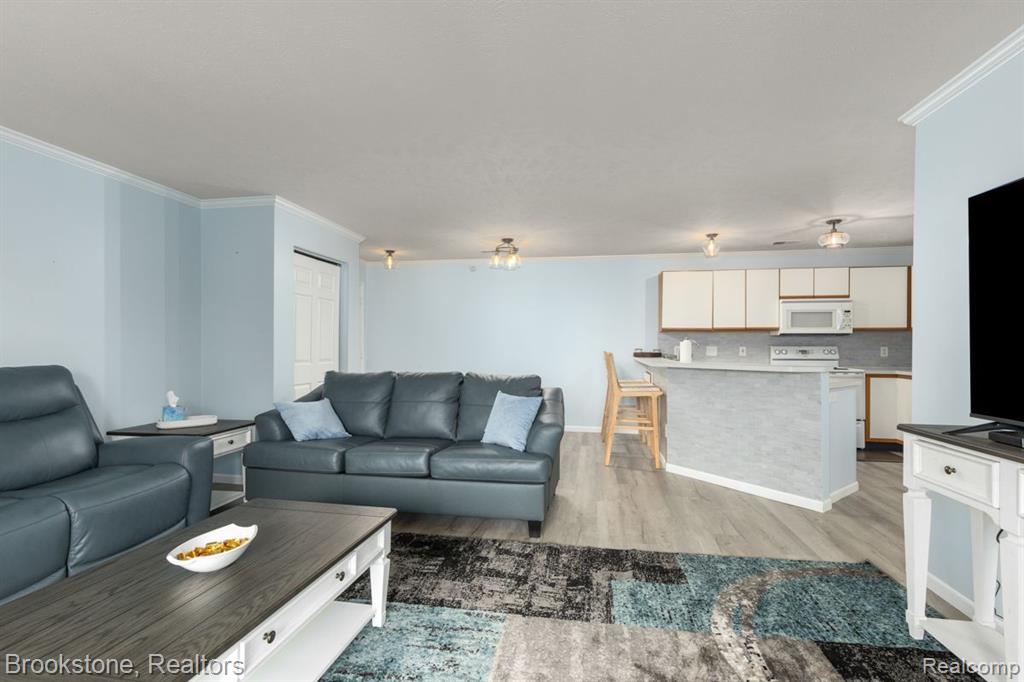 5807 CROSSWINDS Drive, 24, Norton Shores, MI 49444 — Photo 3