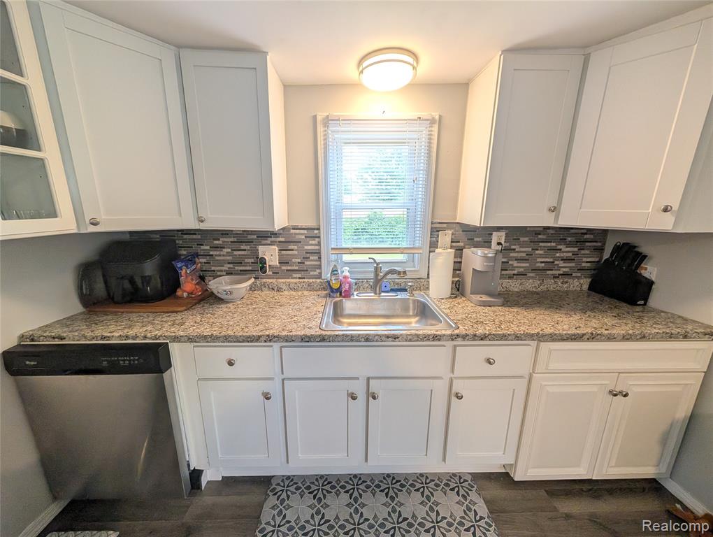 9032 Deering Street, Livonia, MI 48150 — Photo 6