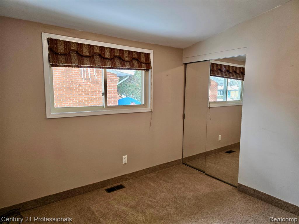 489 Henry Ruff Road, Garden City, MI — Photo 15