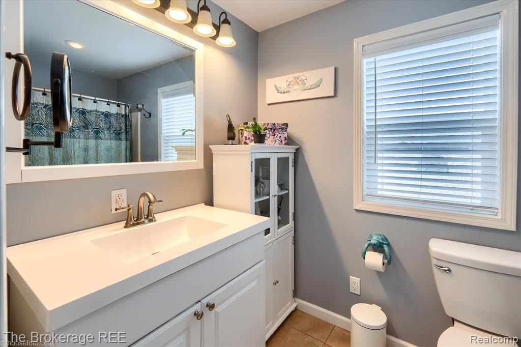 8366 Byron Road, New Lothrop, MI 48460 — Photo 18