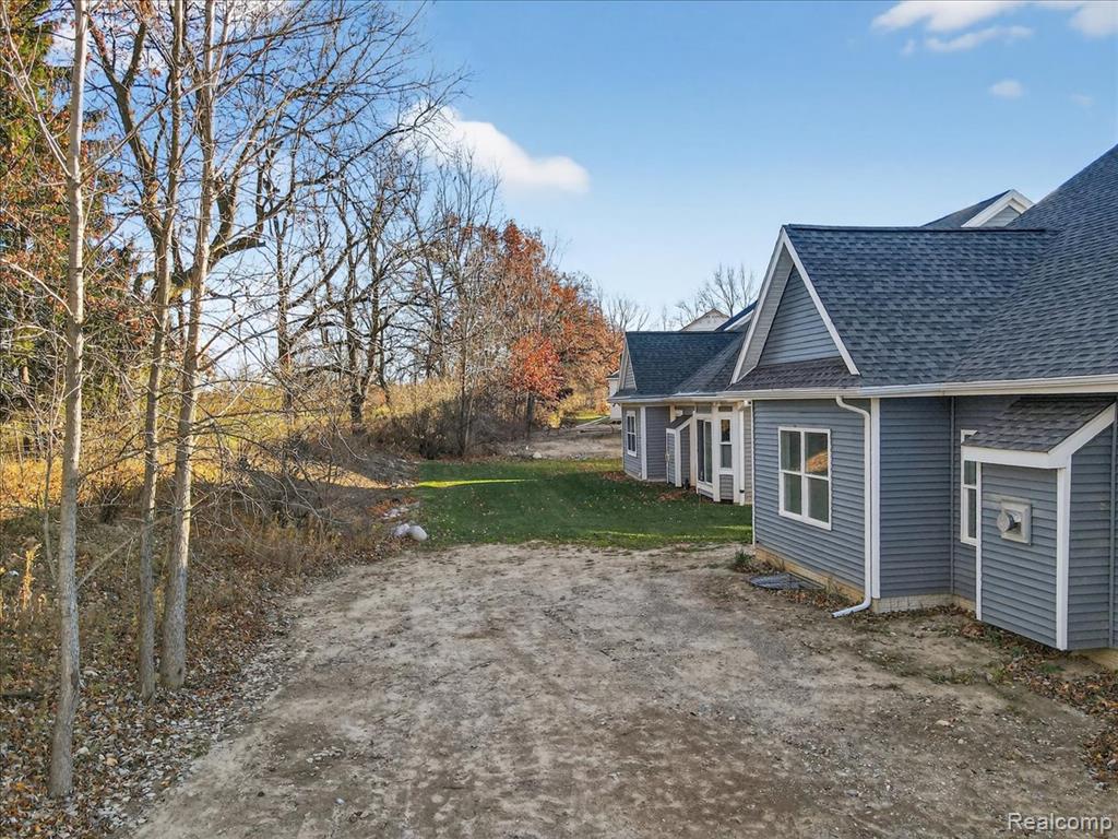 7460 Village Court, Davisburg, MI 48350 — Photo 5