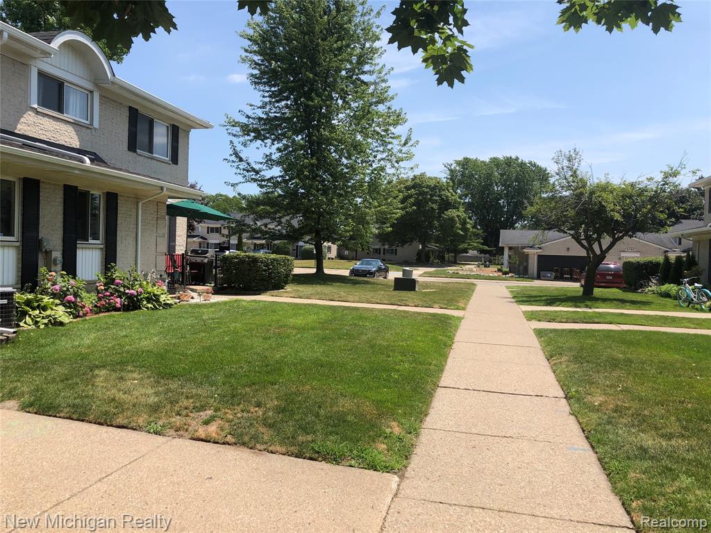 8755 GEORGE F BUNKER, Sterling Heights, MI 48313 — Photo 2