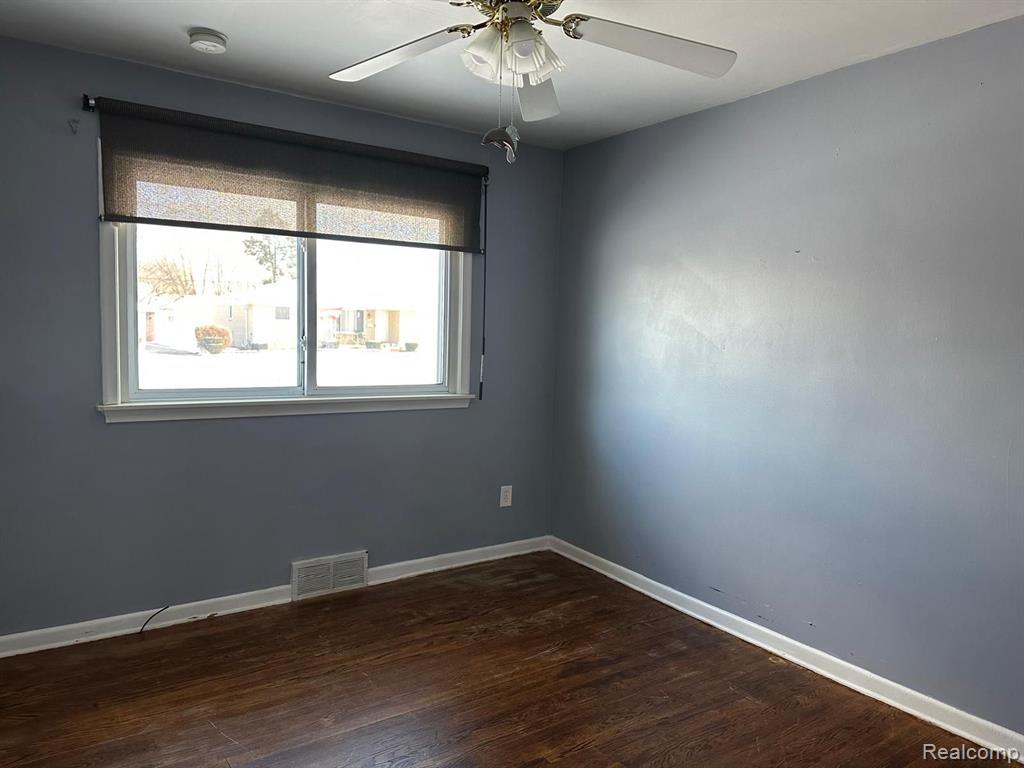 7043 WHITEFIELD Street, Dearborn Heights, MI 48127 — Photo 4