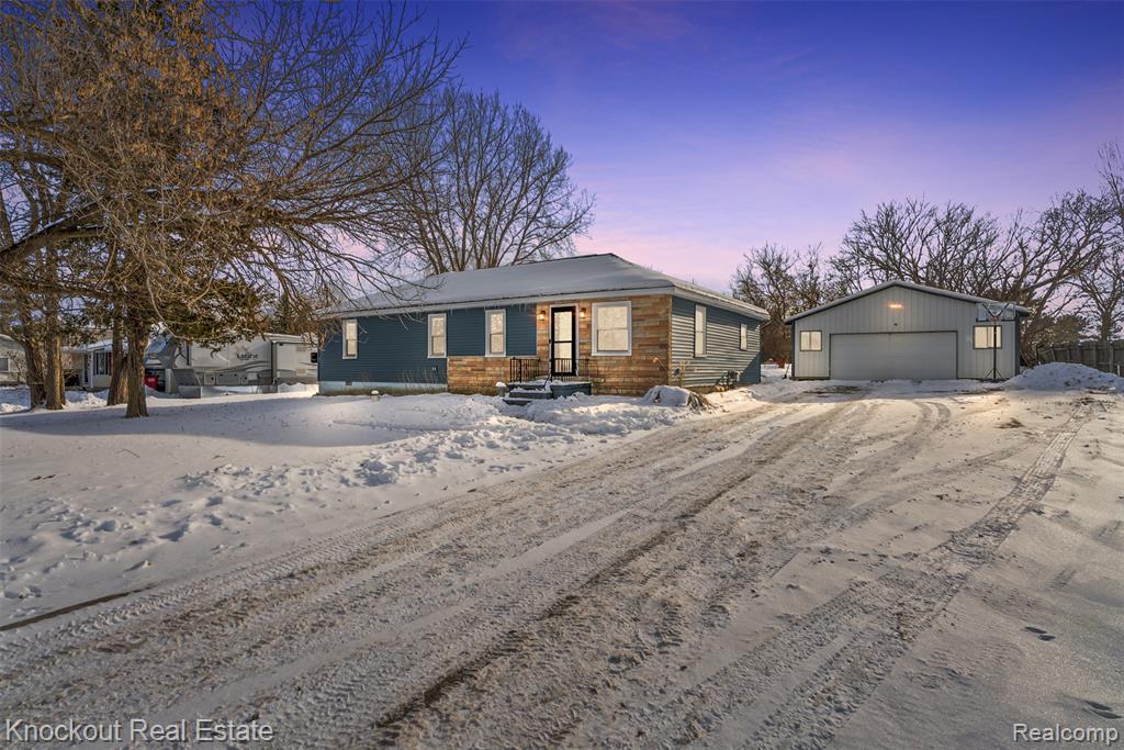 1268 E Dodge Road, Mount Morris, MI 48458 — front exterior